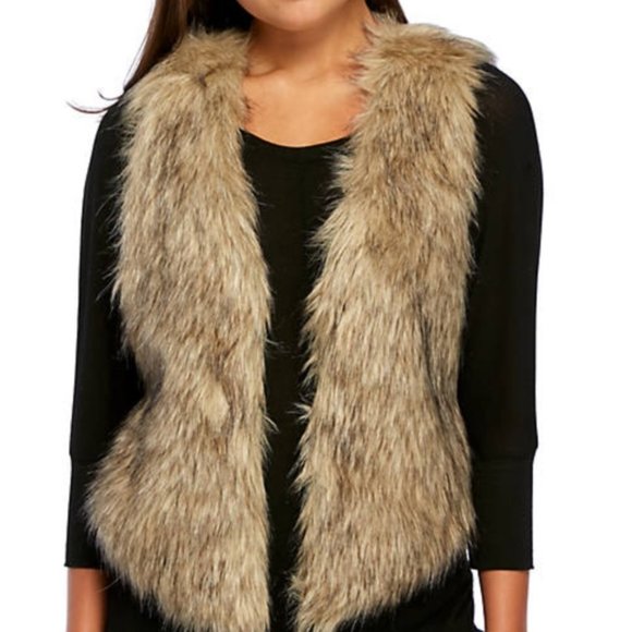 Me Jane Basic Faux Fur Vest - Picture 1 of 3